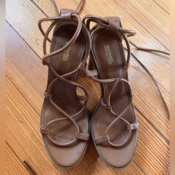 NWOB MICHEAL Micheal Kors Vero Leather Platform
Sandal in Luggage Sz 10. - Picture 5 of 12